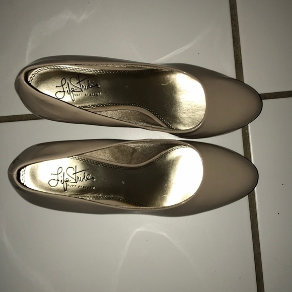lifestride nude high heels. CHEAP! - Picture 2 of 10